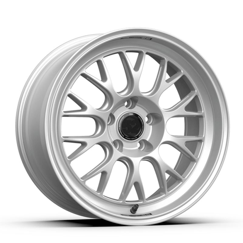 Kies-Motorsports fifteen52 fifteen52 Holeshot RSR 18x9.5 5x120 22mm ET 72.56mm Center Bore Radiant Silver